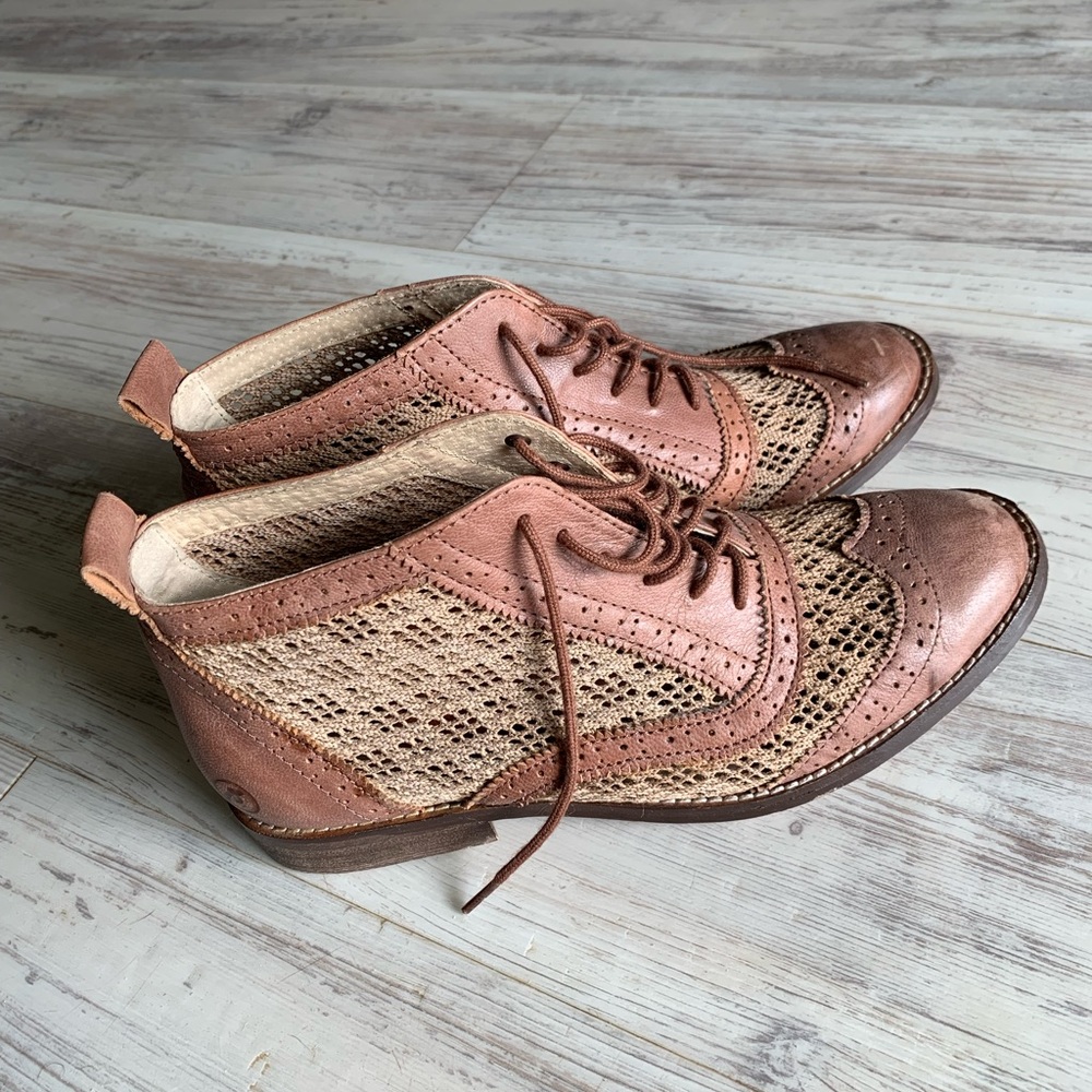 Size 6.5 brown lace Oxford booties. Bronx brand.